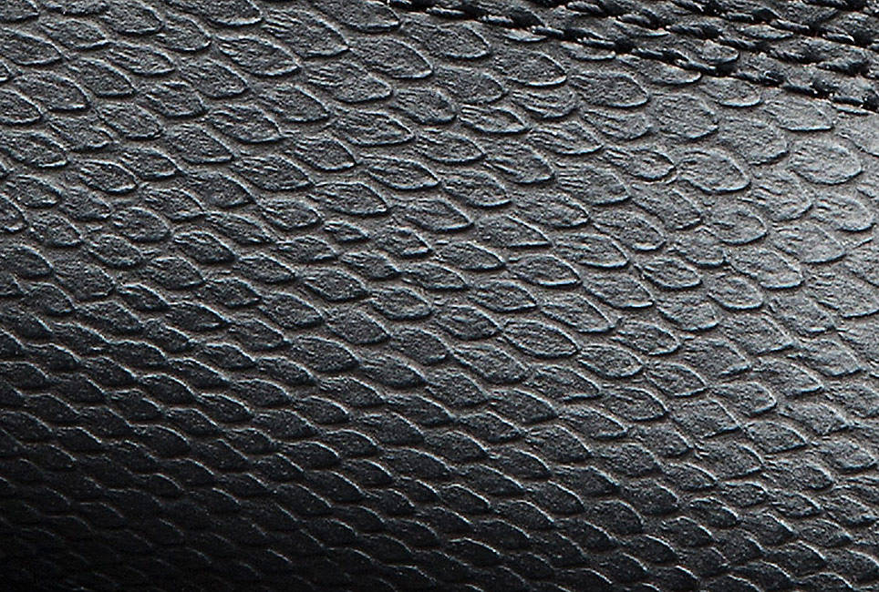 EXCLUSIVE REPTILIAN HELCOR® LEATHER PATTERN