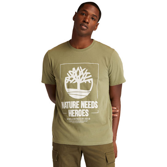 T-shirt à motif Nature Needs Heroes™ pour homme en vert | Timberland