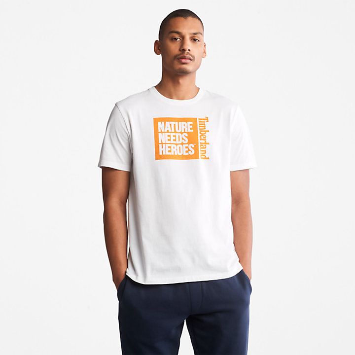 Camiseta con Estampado Gráfico Nature Needs Heroes™ para Hombre en blanco-