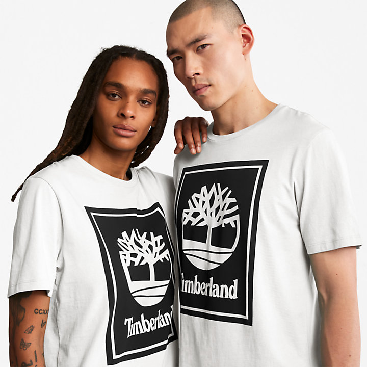 Camiseta unisex con logo vertical en blanco-