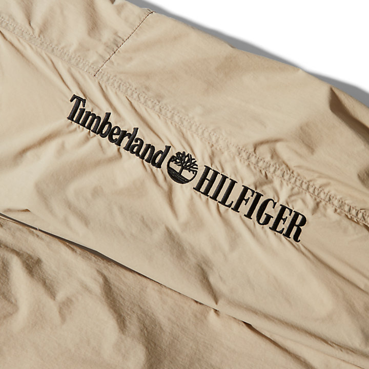 Pantalon parachute Tommy Hilfiger x Timberland® Re-imagined en beige-