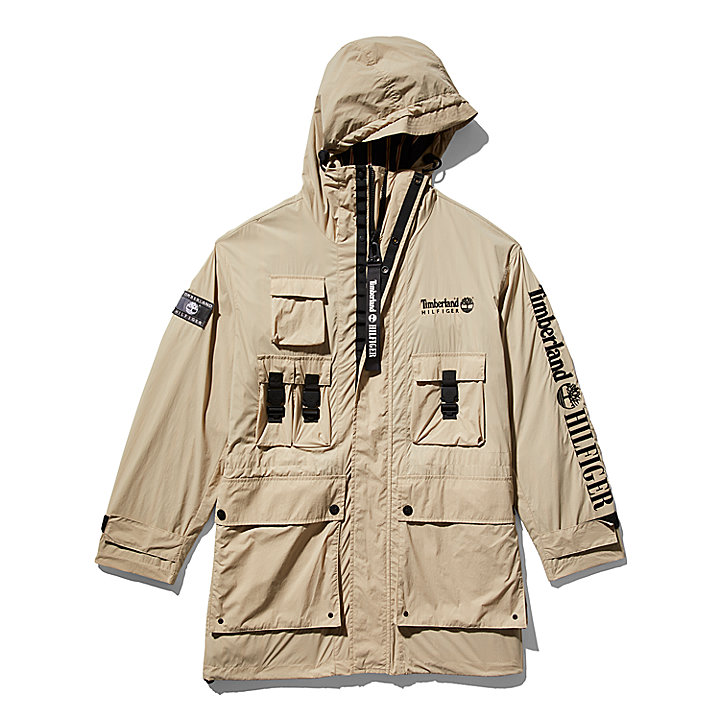 Parka tipo Cargo Reversible Re-imagined de Tommy Hilfiger x Timberland® en beis