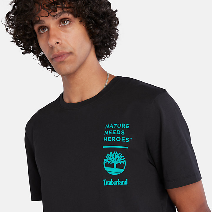 Camiseta con eslogan estampado en la espalda para hombre en negro-