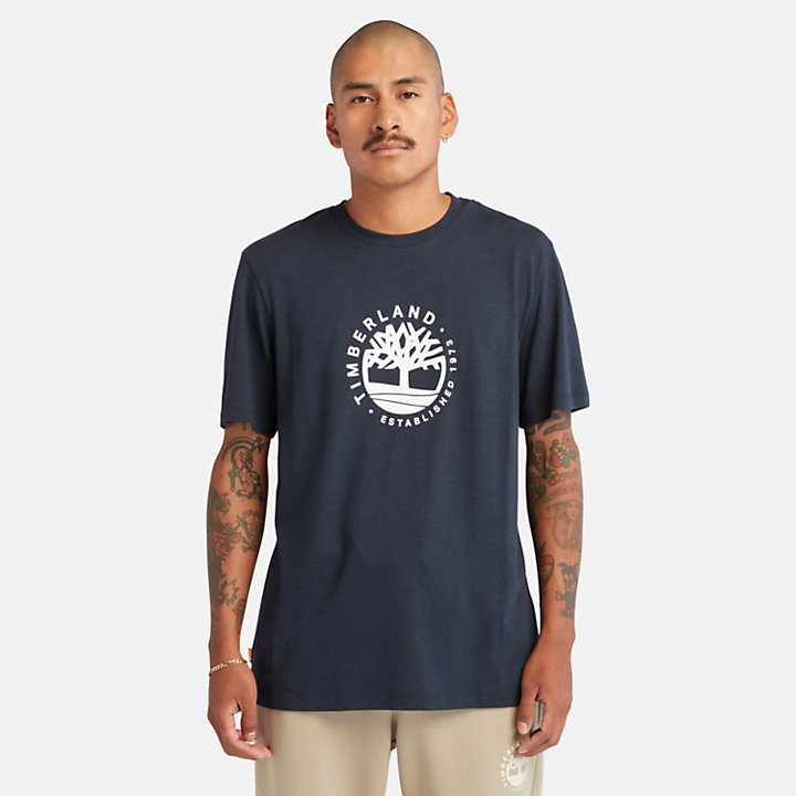 Camiseta con logotipo gráfico y tecnología Refibra™ para hombre en azul marino-