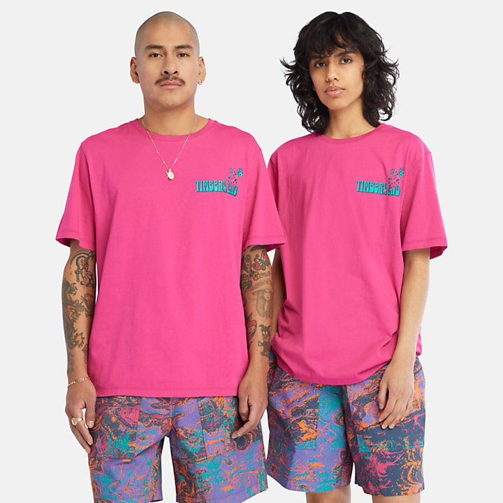 Uniseks T-shirt met High Up in the Mountain-afbeelding in roze-