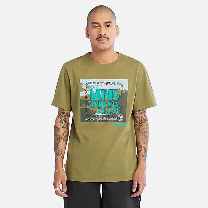 Camiseta con gráfico Outdoor unisex en verde oscuro