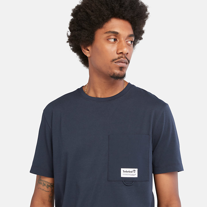 T-shirt com Bolso Outlast para Homem em azul-marinho-
