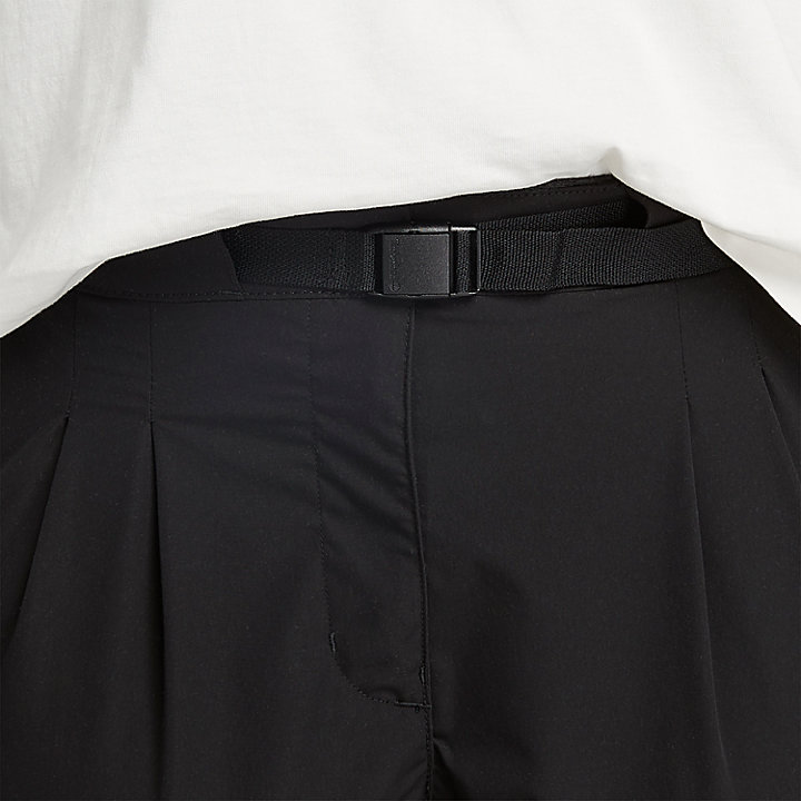 Resistente pantalón hidrófugo para mujer en negro