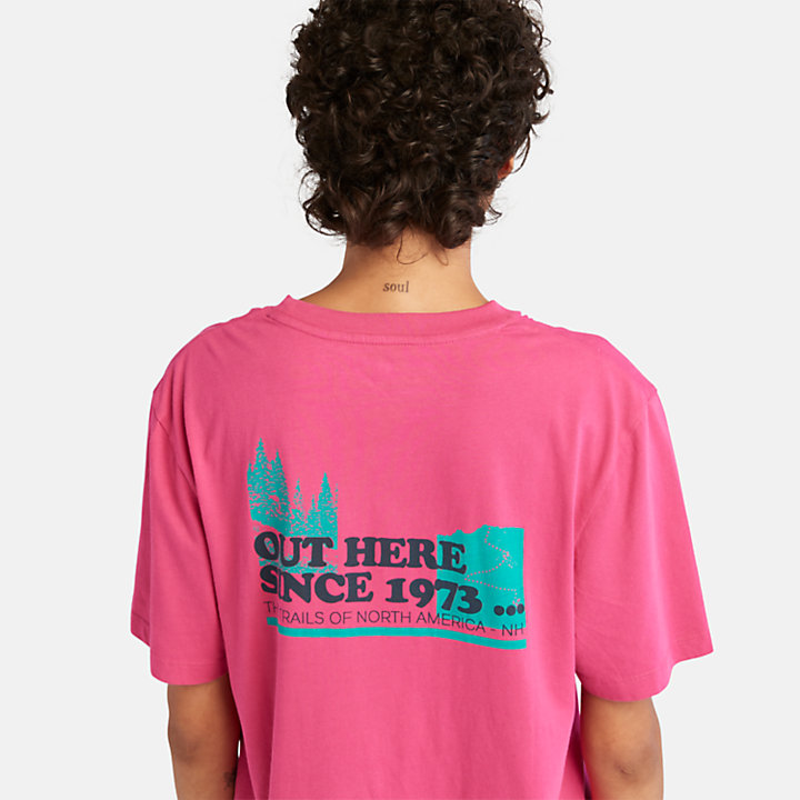 T-shirt Gráfica Out Here para Mulher em cor-de-rosa-