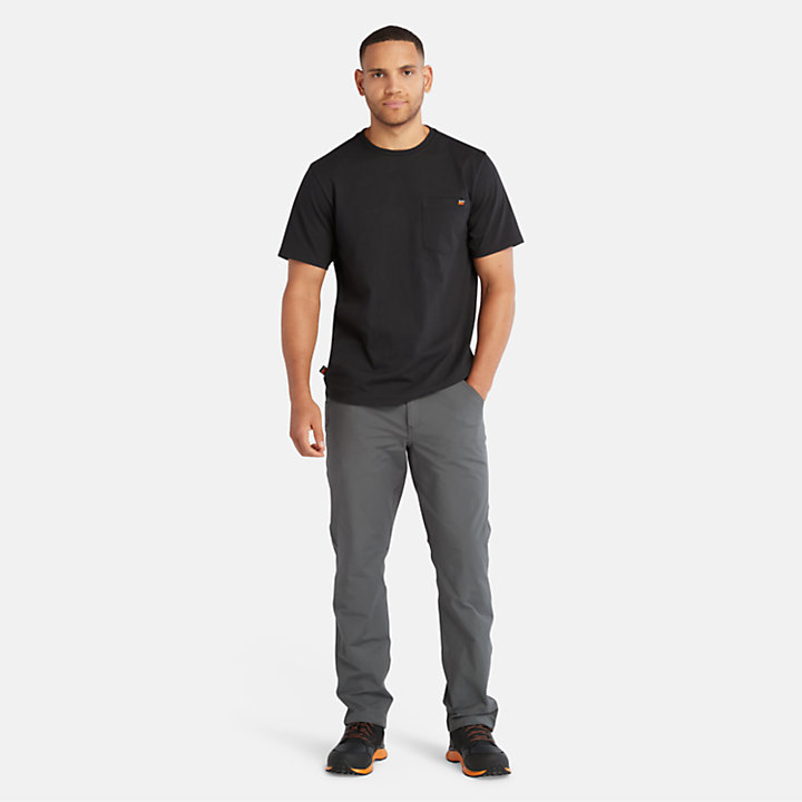 Camiseta de manga larga Timberland PRO® Core con bolsillo para hombre en color negro monocromático.-