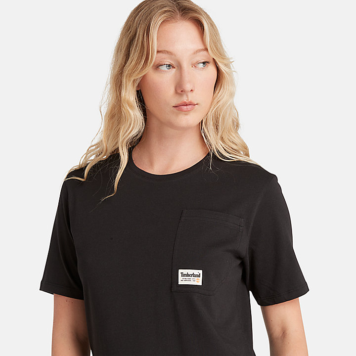 Camiseta con bolsillo en ángulo para mujer en negro
