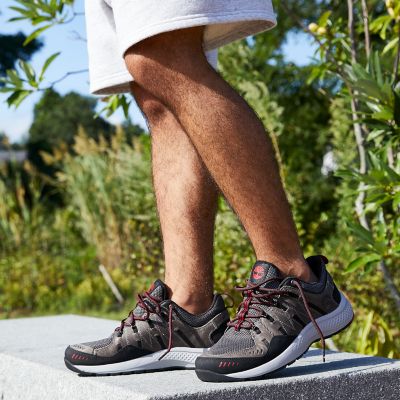 Men's FlyRoam Trail Low Leather Sneakers