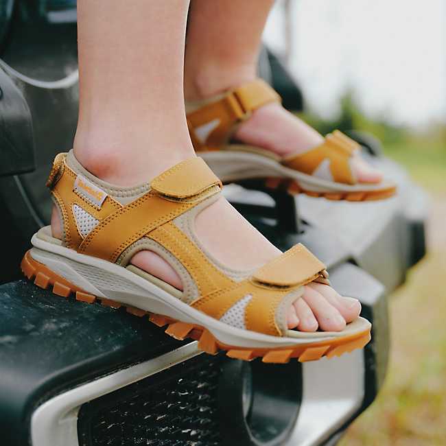 The 15 Best Sandals for Wide Feet of 2024